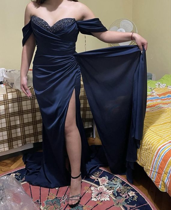 Тъмносиня бална рокля