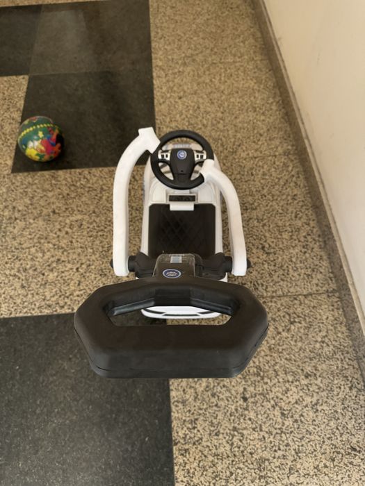 Детска кола с родителски контрол