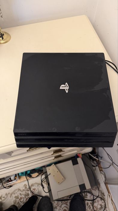 PS 4 PRO cu 3 Controlere dualshock 4