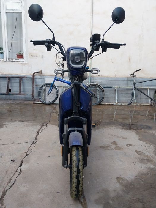 Скутер сотилади 50 кмгача юради заряди