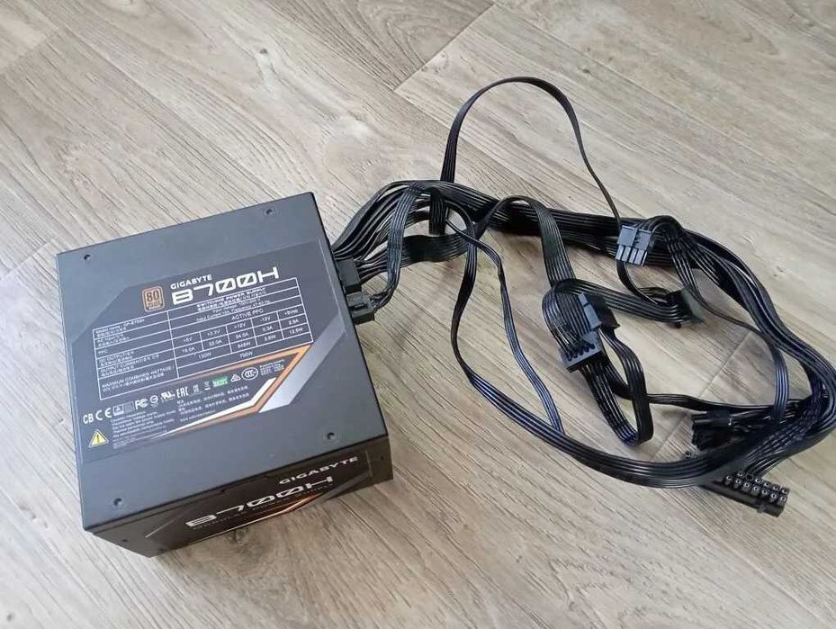 Блок питания GIGABYTE 700w
