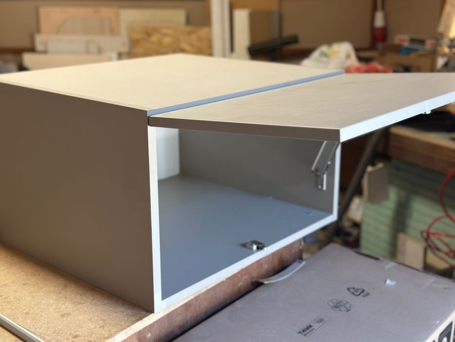 Шкаф с повдигаща врата