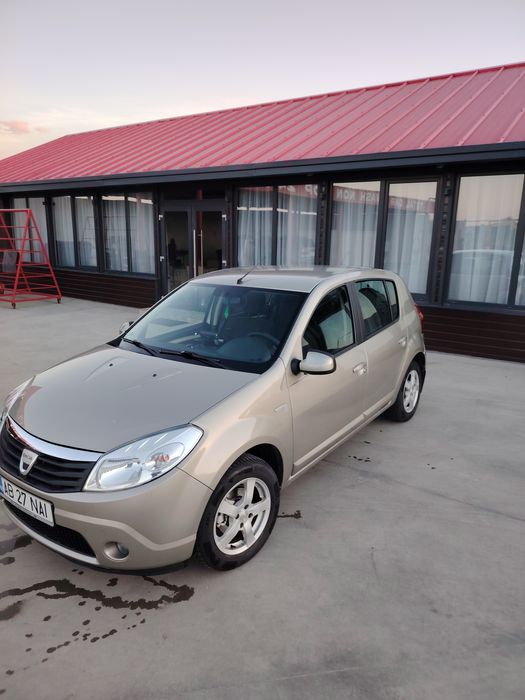 Vînd Dacia Sandero 1.6 din 2009