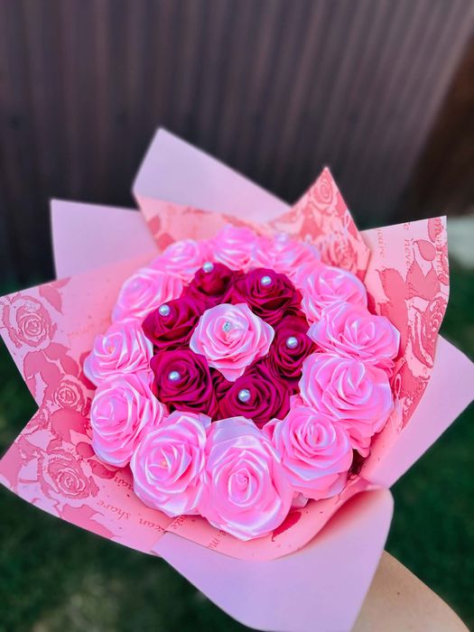 Buchet trandafiri din satin