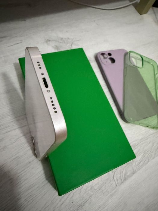 Vând iPhone 13 stare buna
