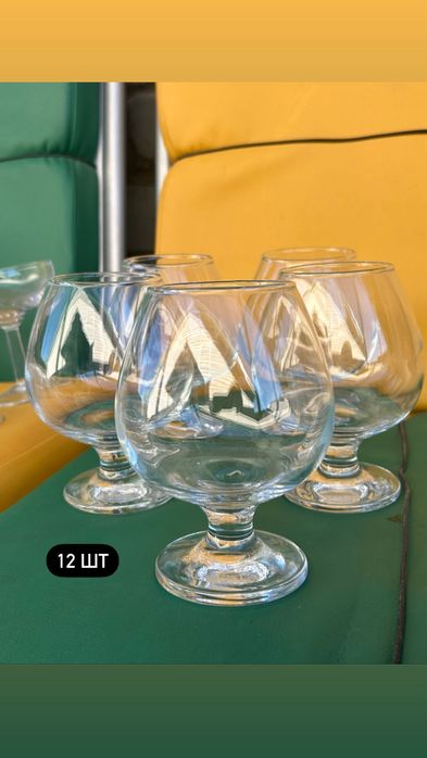 Стаканы, фужеры.