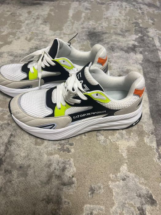 Vind Adidași Armâni