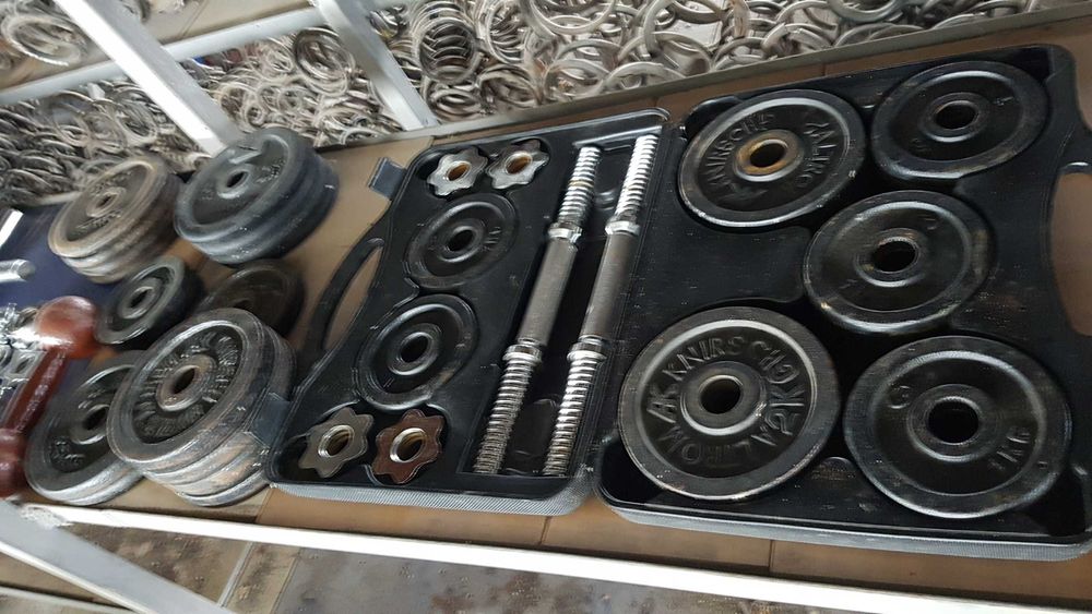 Дъмбели 6 лв. кг. Продават се на килограм.Лост 35 см 30 мм