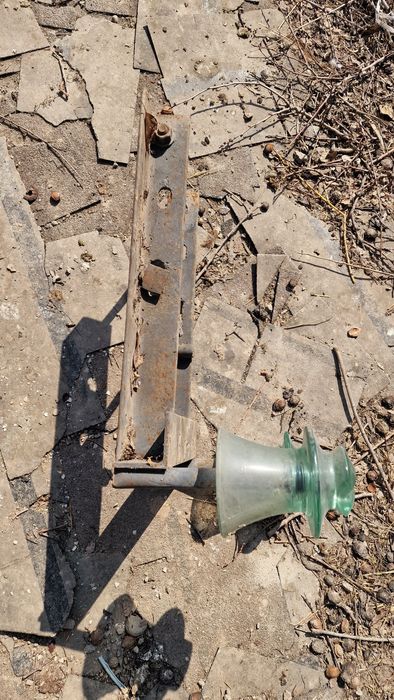 Траверса с изоляторами