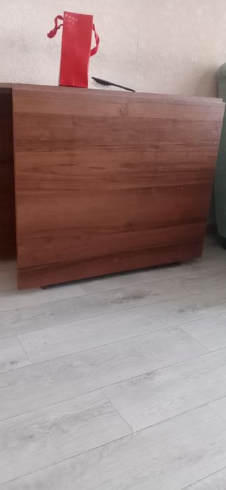 Продам стол книжка срочно,в хорошем состоянии. 15000 тг