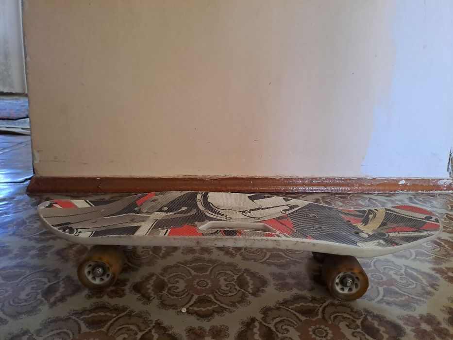 Скейтборт сотилади холати зур.