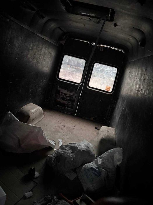 Srochni Sprinter Mercedes-Benz 212D  YUK FURGON 1996-yil sotiladi