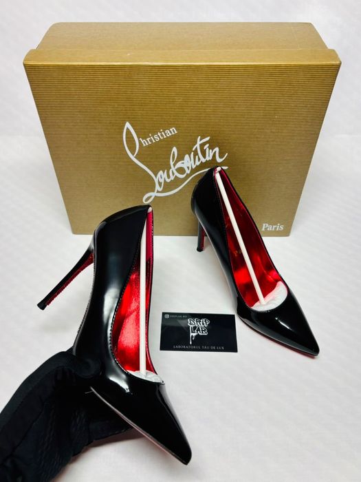 Louboutin tocuri cu pietricele