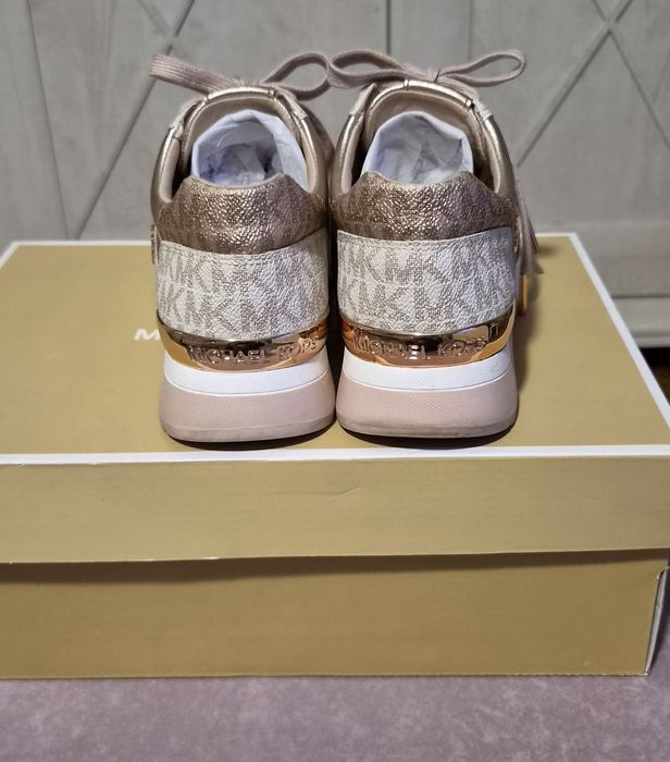 Спортни обувки Michael Kors