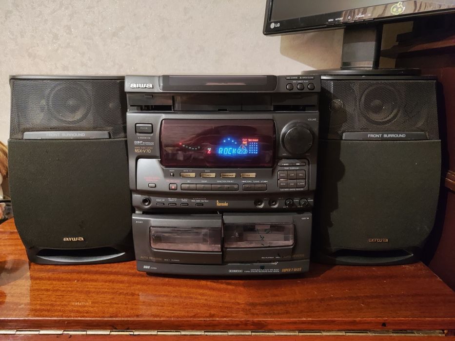 Продается музыкальный центр