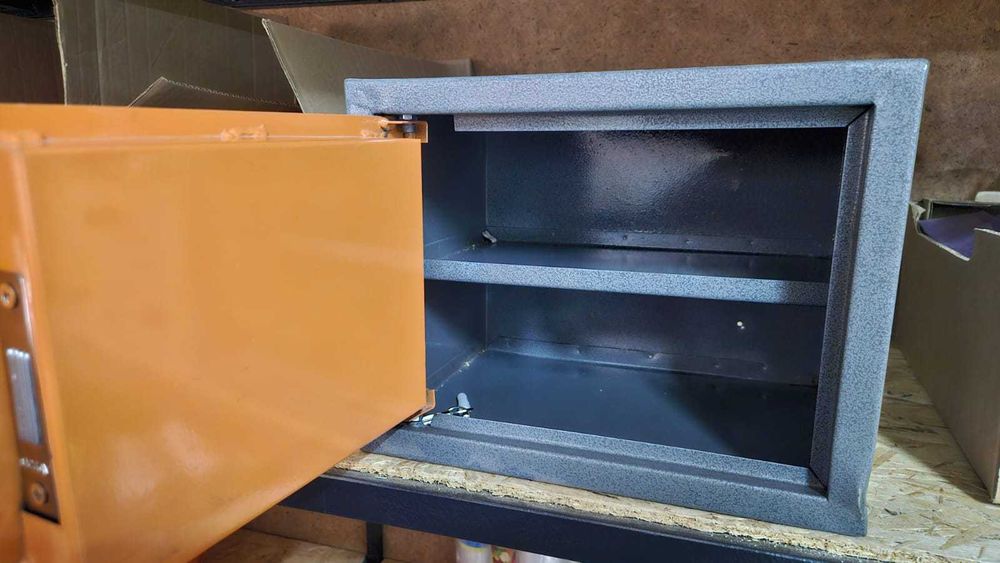 Сейф железный б/у