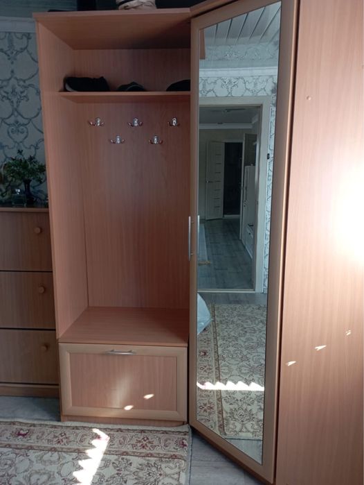 Продам угловой шкаф