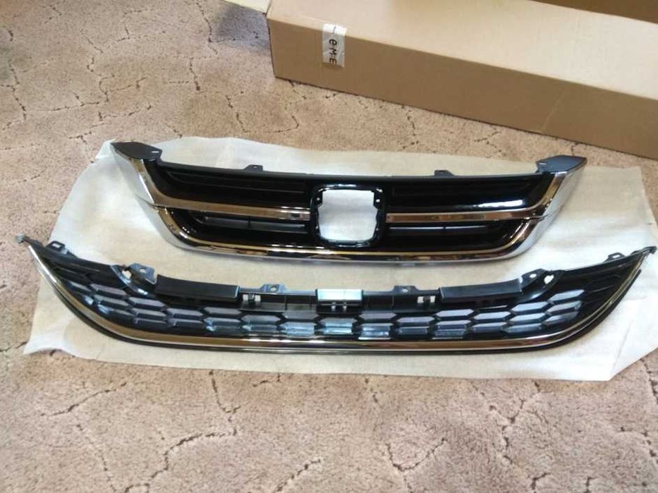 Решетка радиатора Хонда СР-В 2010/Honda CR-V 2012