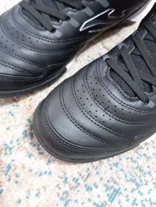 Adidași Joma 41.