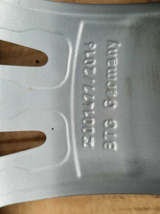 Audi Q8 R21 4M8 601 025 H
4 броя оригинални джанти