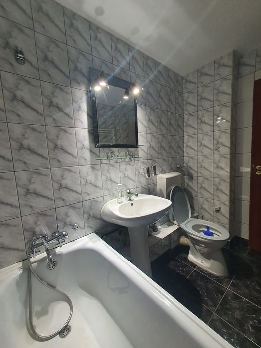 Inchiriez apartament