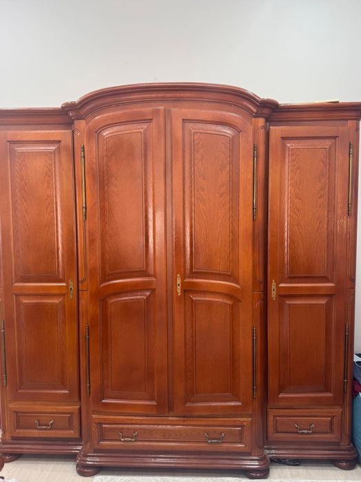 Спальный гарнитур настоящее дерево