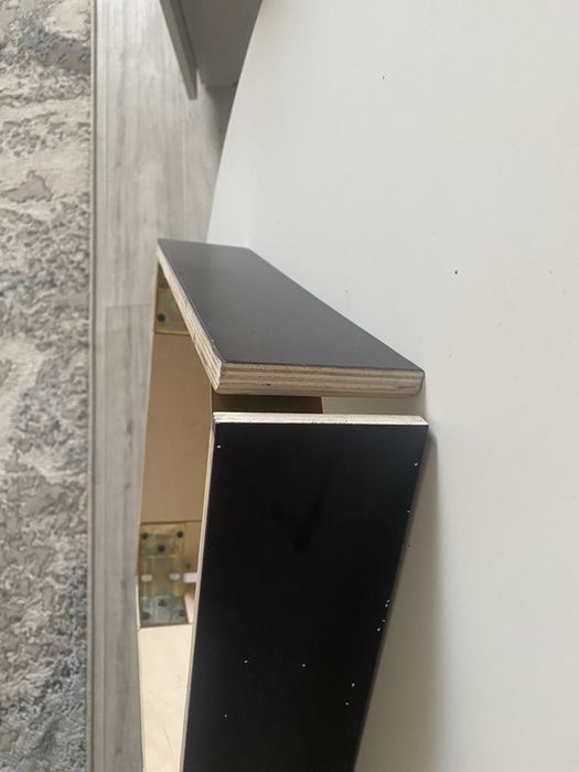 Продам стол круглый.