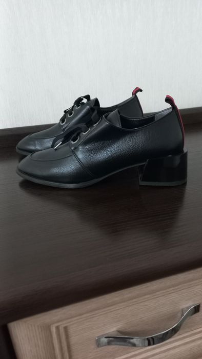 Продаются женские туфли-ботильоны