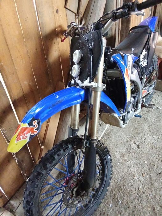 Vând sau schimb cu un scuter Cross Yamaha motor de 500cm