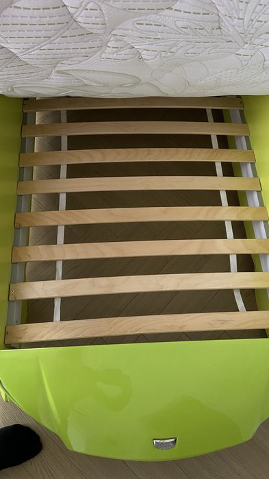 Кровать машина детская