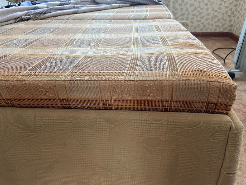 Спальный кровать