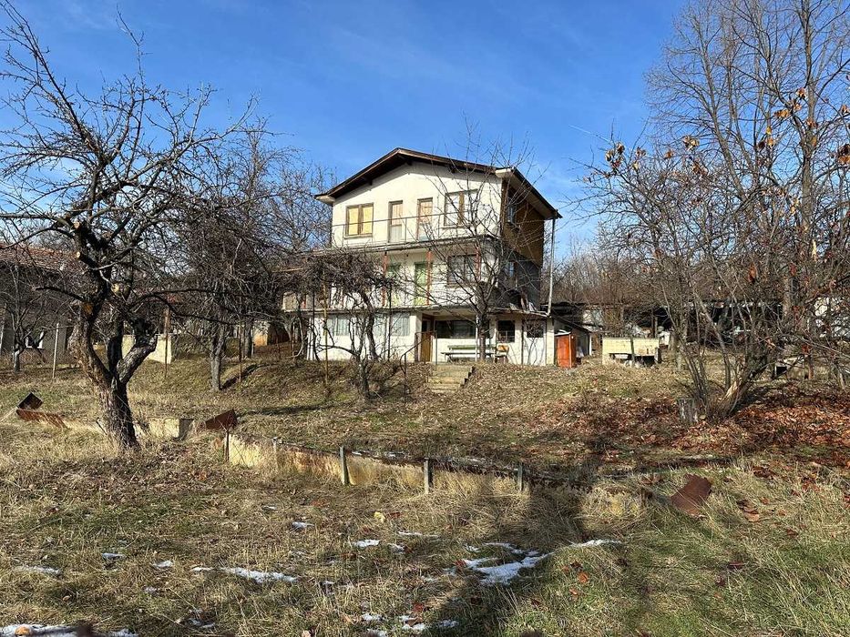 къща, тухла 1984г. , на 2 етажа, село Долна Диканя, двор 870м