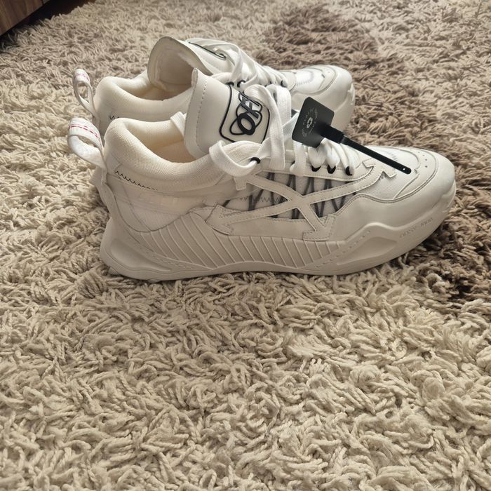 Off-white oddsy albi