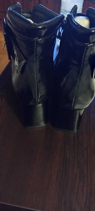 Чисто нови елегантни дамски ботички