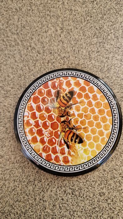 Продавам капачки за буркани  ./85лв за кашон омния,72лв за туист оф/