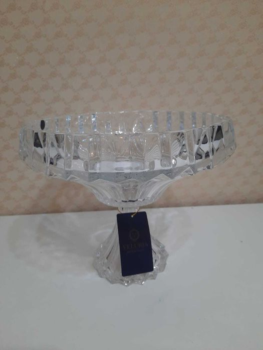Хрустальная ваза на ножке VELURIA