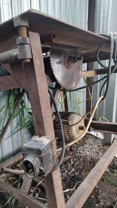 Станок универсальный распиловочный