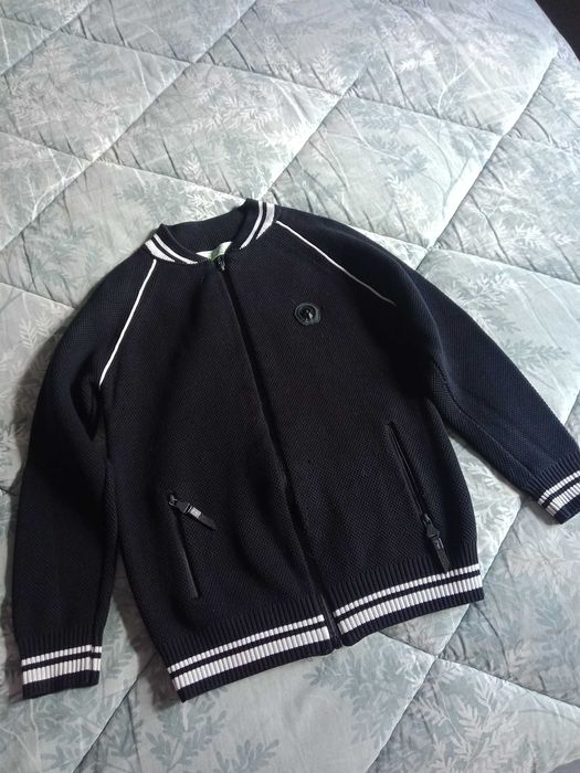 Рюкзак и теплая кофточка