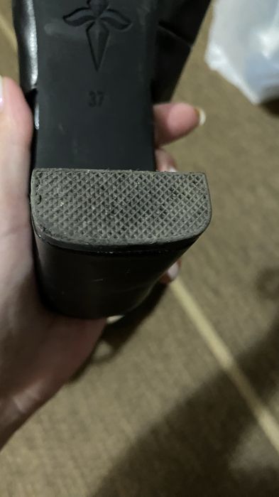 Женские босоножки