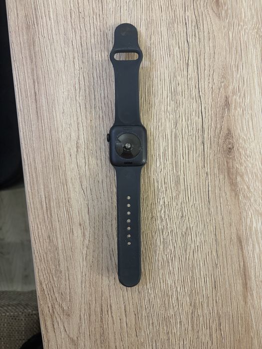 Продавам 2 броя Apple Watch SE в отлично състояние. Работят безупречно, продават се заедно или поотделно. Пишете на лично.