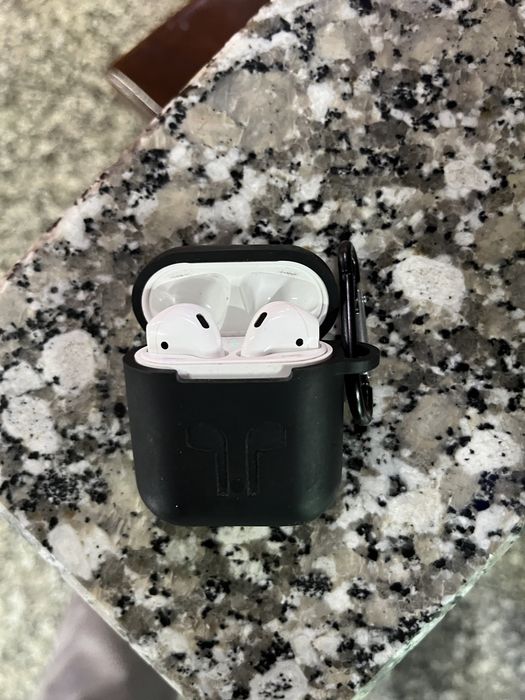 Airpods 1 поколения