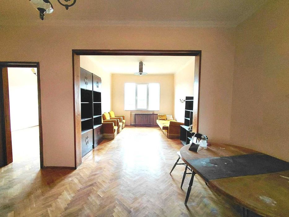 Дава се под наем Тристаен апартамент в София, Център - 120 кв.м за 600 € - Снимка #1