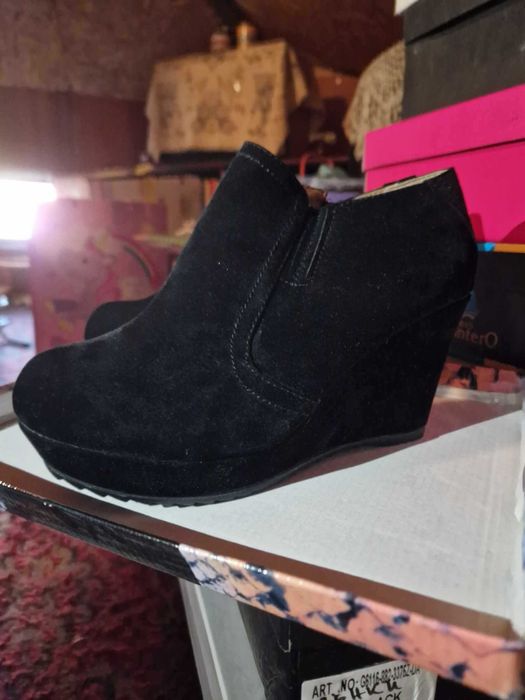 Нови обувки боти ток, платформи, топли, ЗИМНИ, удобни, велур, еко кожа