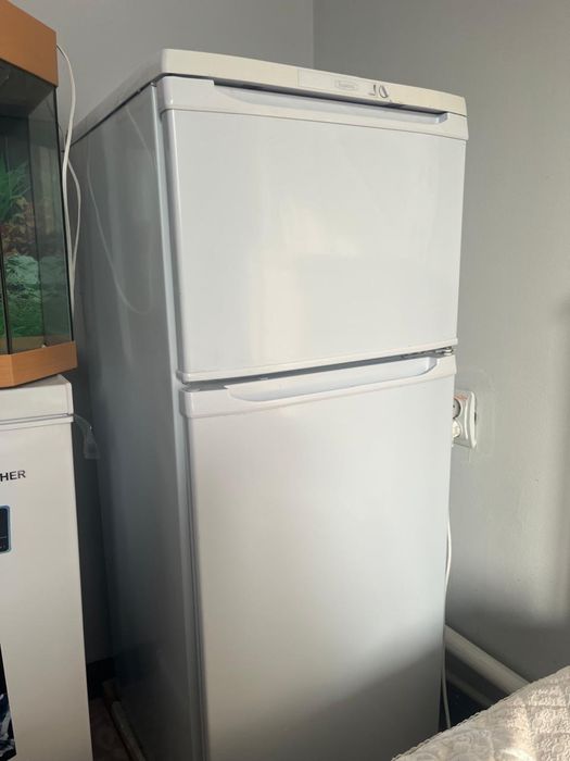 Продам холодильник Бирюся