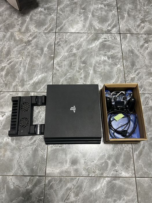 Продам Playstation 4 pro 1tb