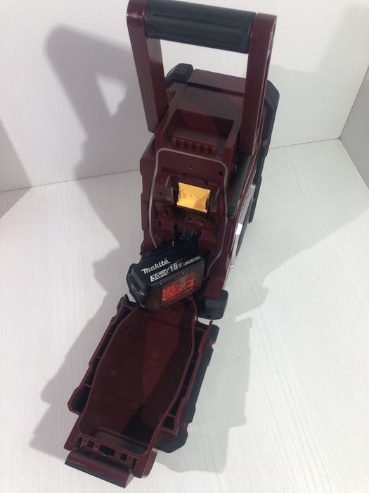 Radio Makita DMR 108 cu bluetooth