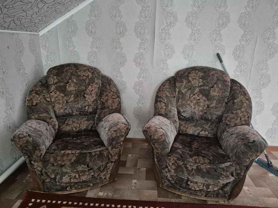Диван и два кресла