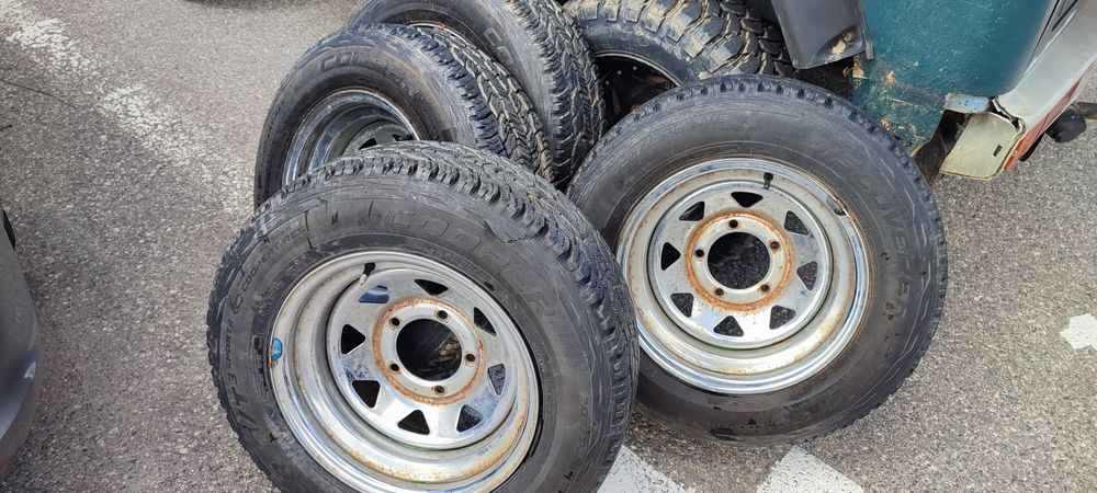 Cauciucuri cu tot cu jante