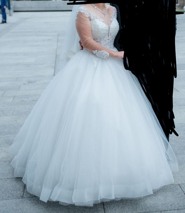 Vand rochie mireasa !