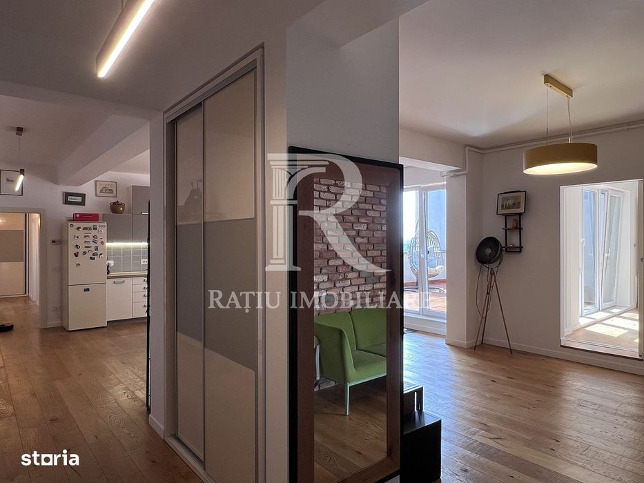 Penthouse cu Design Eclectic | Central | Panoramă Unică | Oradea
